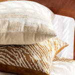 taie d'oreiller carrée jacquard géométrique beige marron contemporaine opaques décoration maison voitures polyester 45x45cm