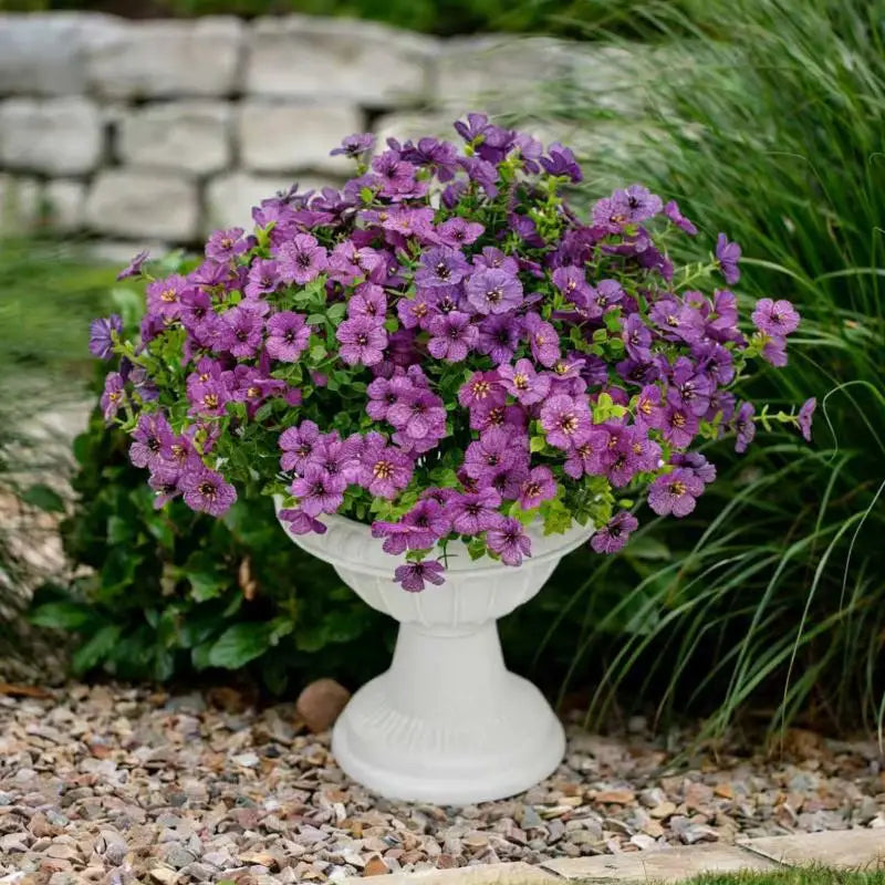 bouquet fleurs artificielles violettes roses intérieur décoration moderne minimalisteiaux mariage pendaison crémaillère