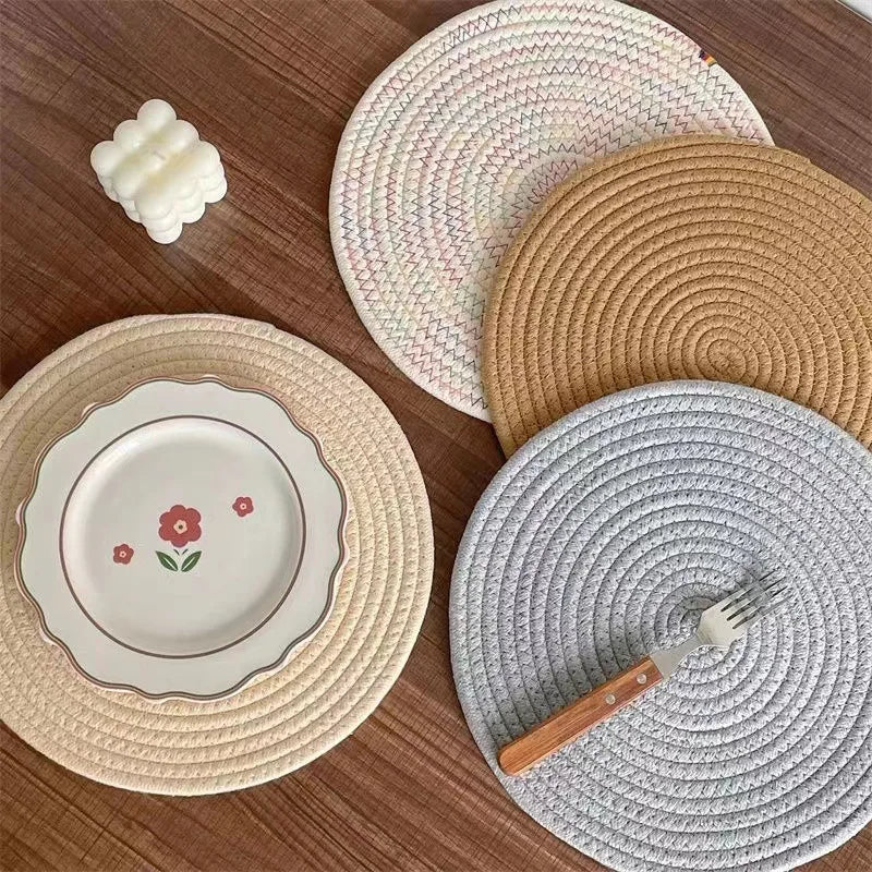 set table rond coton tressé motif géométrique rustique beige gris blanc artisanal