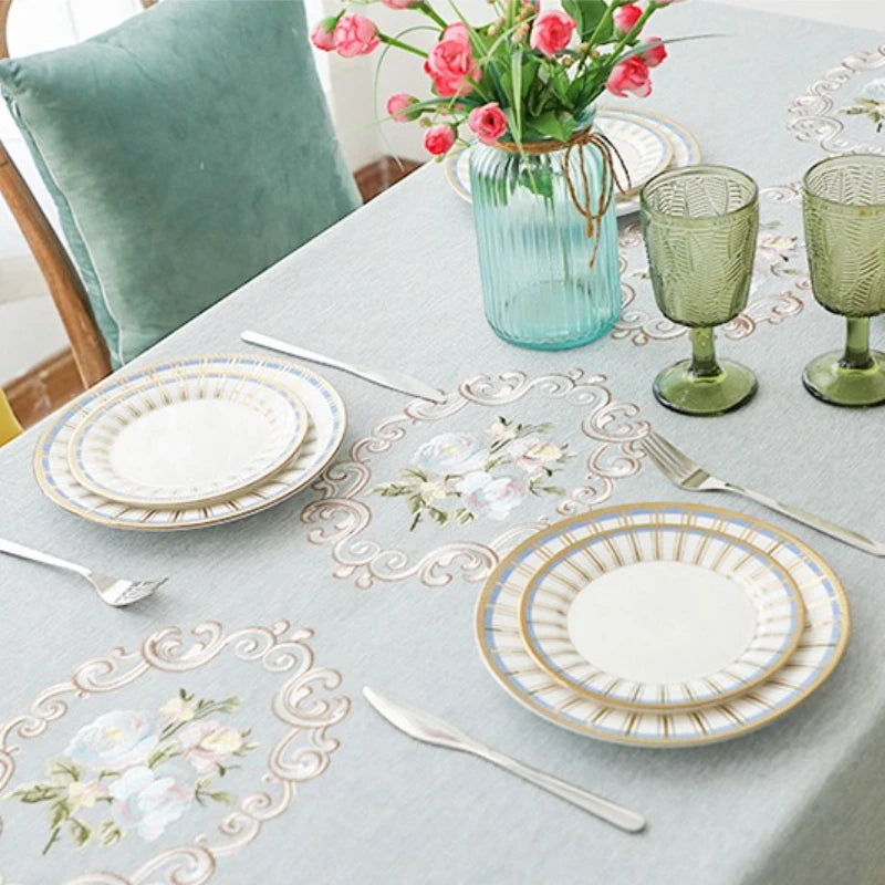 nappe table rectangulaire broderie fleurs rose gris franges élégante décoration maison mariage banquet