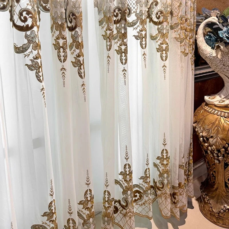 rideau blanc brodé floral dorés classique translucide chambre moderne