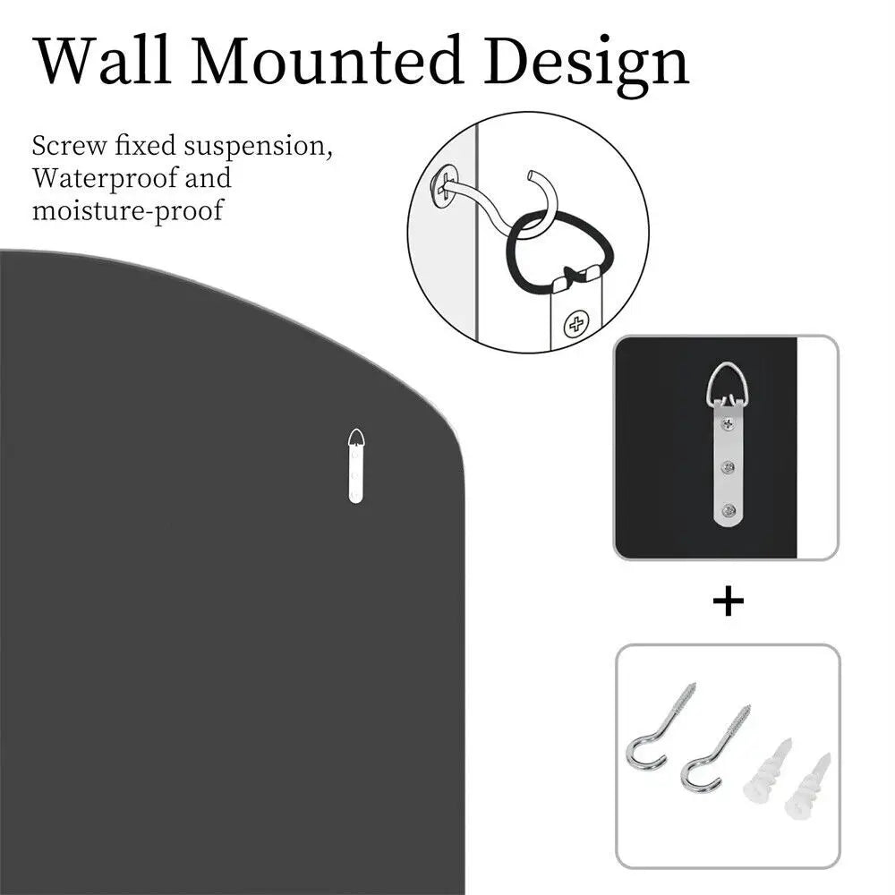 Miroir décoratif vénitien arqué dans un salon moderne avec éclairage