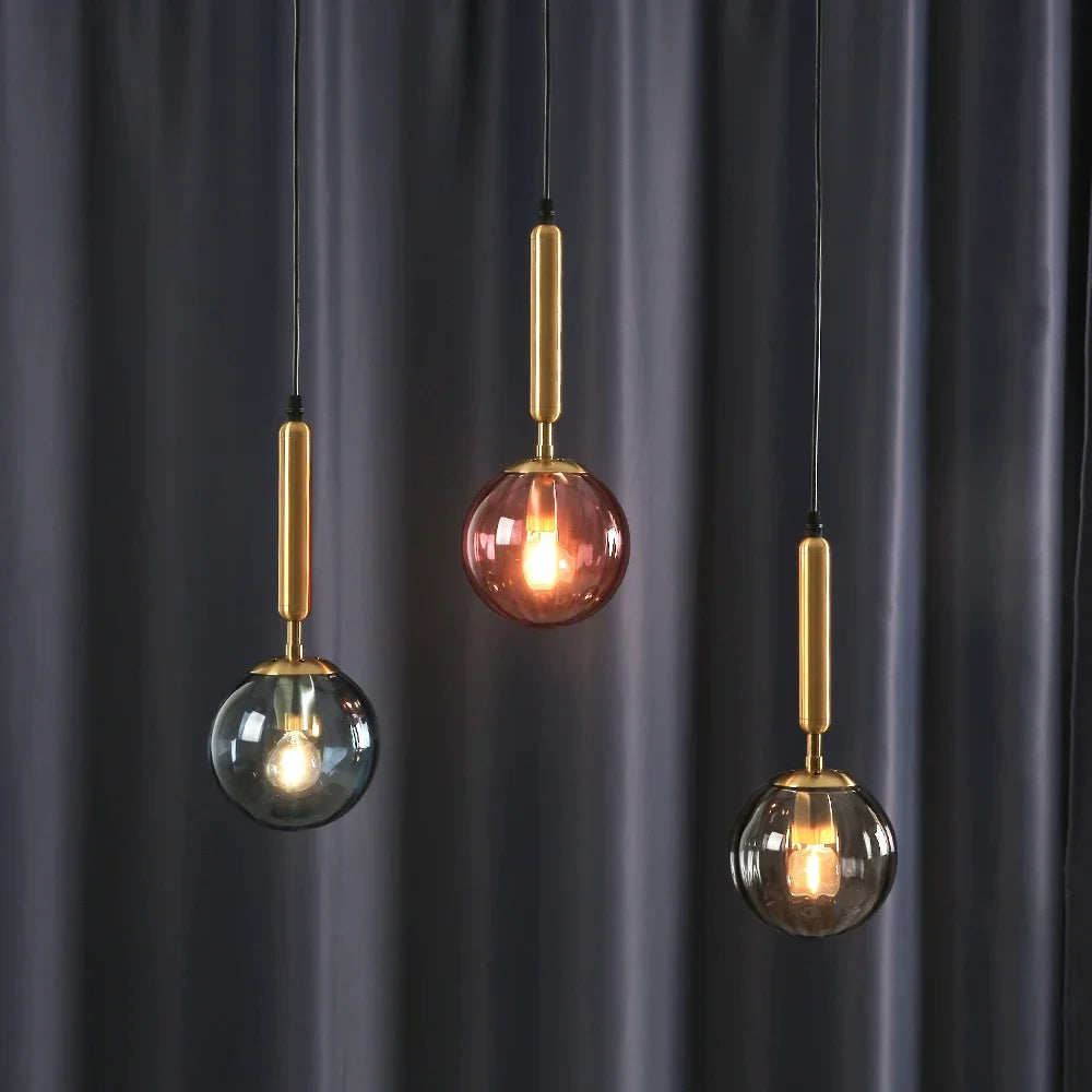 Lampes suspendues modernes verre coloré bleu rouge ambre blanc gris doré noir minimaliste
