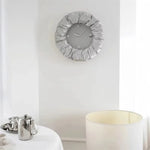 horloge murale texturée moderne noir blanc argenté chambre coucher décoration intérieure chic frontalisée