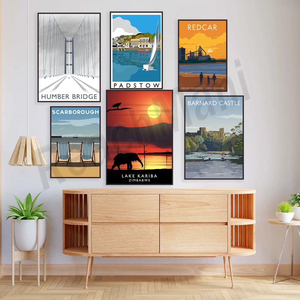 Affiche murale montrant des paysages et des monuments emblématiques, créant une ambiance décorative.