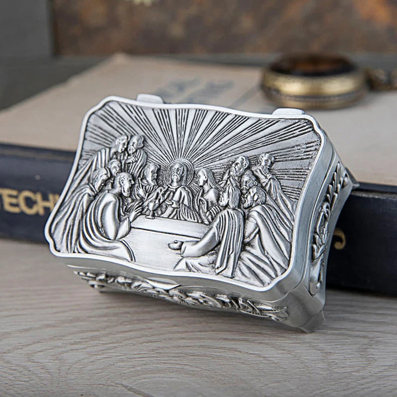 boîte bijoux argentée relief cène intérieur noir bouton pression artisanal classique organiser trésors transparente