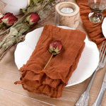 serviette table moderne rouge vert olive bleu marine rose blanc léger ondulée décoration mariage