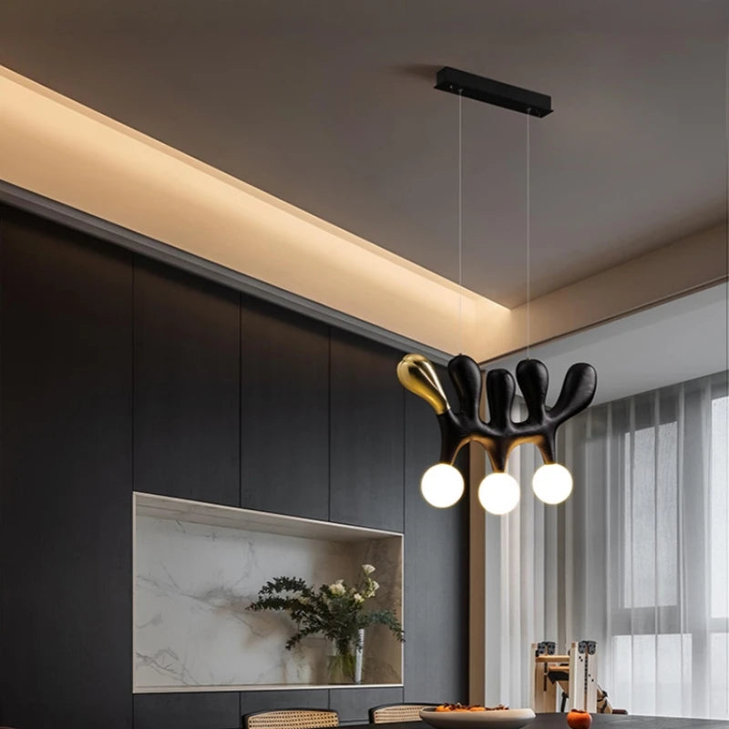 Suspension lumineuse contemporaine bois marron clair doré noir trois ampoules blanches salon restaurant chambre