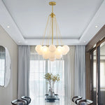 Suspension lumineuse moderne boules sphériques opaques chaînes métalliques blanc salon chambre