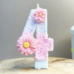 bougies numéraires forme chiffres paillettes fleurs roses centrer jaune decoration anniversaire maison festive