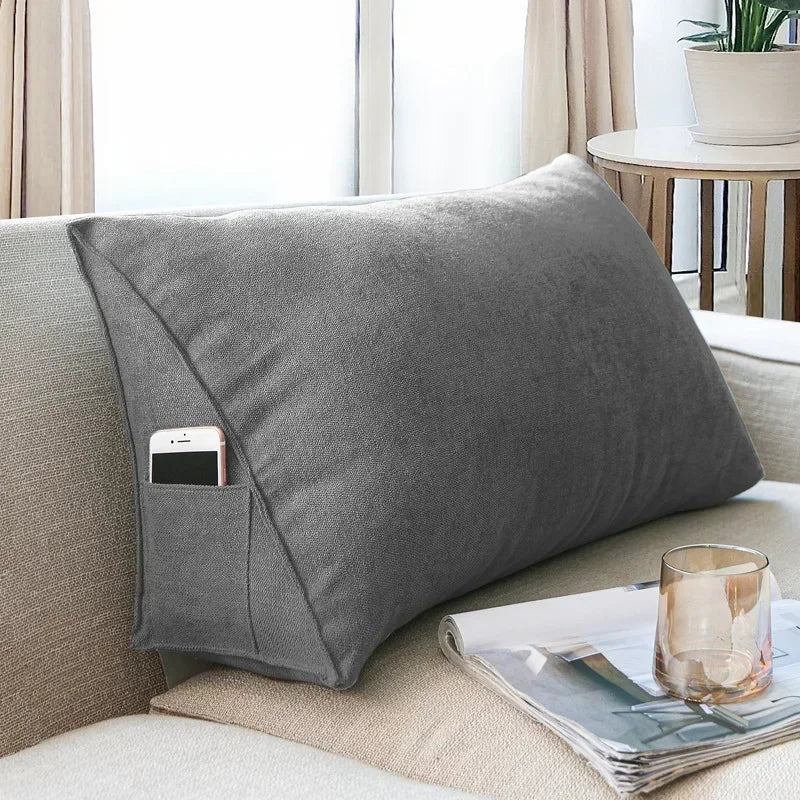 coussin triangulaire velours gris beige literie massage voyage contemporain posable decore