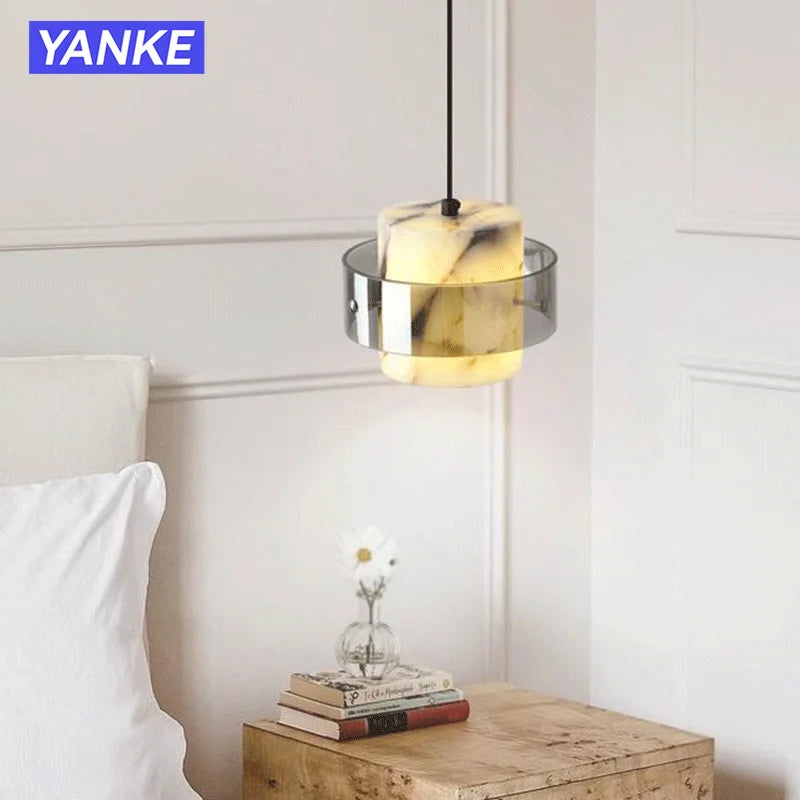 lampes suspendues moderne pierre marbre jaune blanc gris salle chambre semi transparent anneaux métalliques