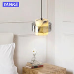 lampes suspendues moderne pierre marbre jaune blanc gris salle chambre semi transparent anneaux métalliques