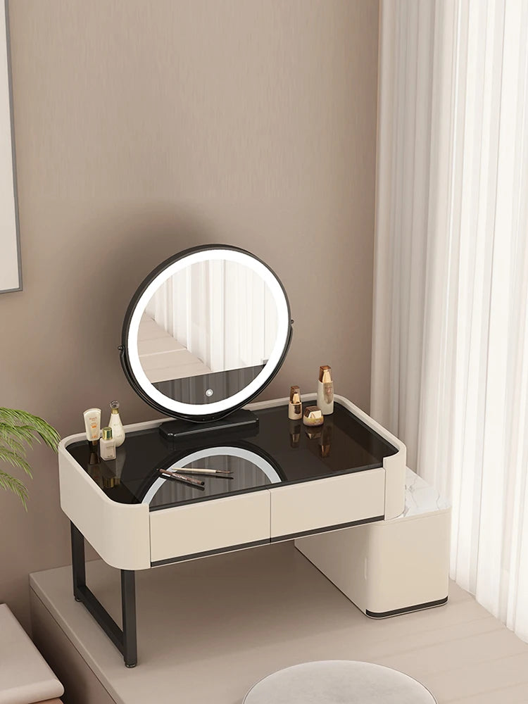 maquillage moderne marbre blanc tiroirs miroir pinceaux bouteilles pieds noirs