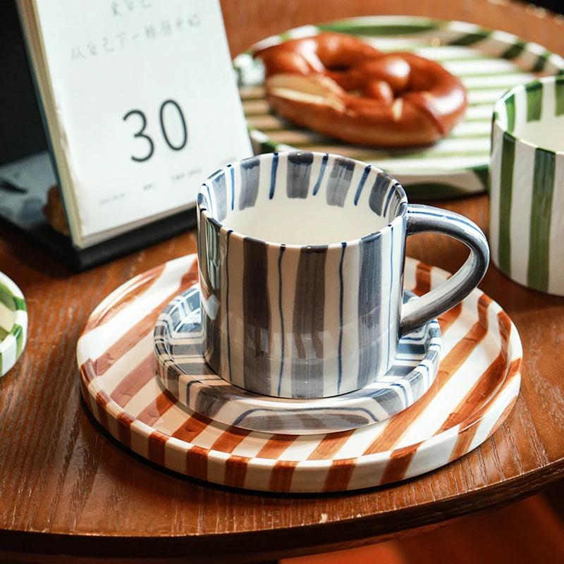 tasse céramique rayées vert blanc moderne assiettes dessert petit déjeuner thé
