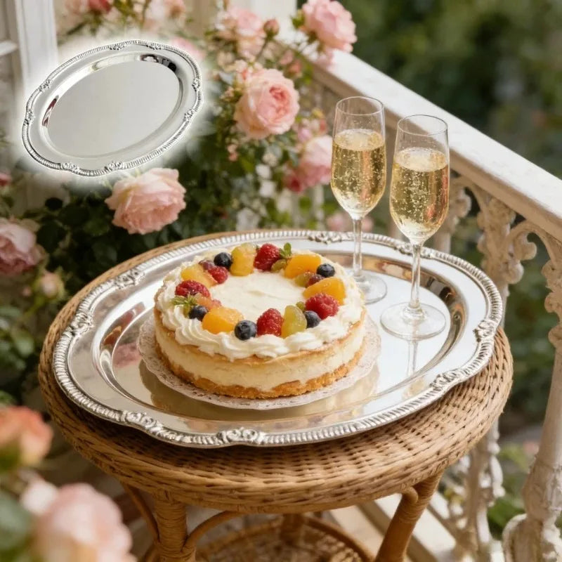 plateau ovale argenté motifs floraux classique élégant desserts bijoux table respectueux environnement