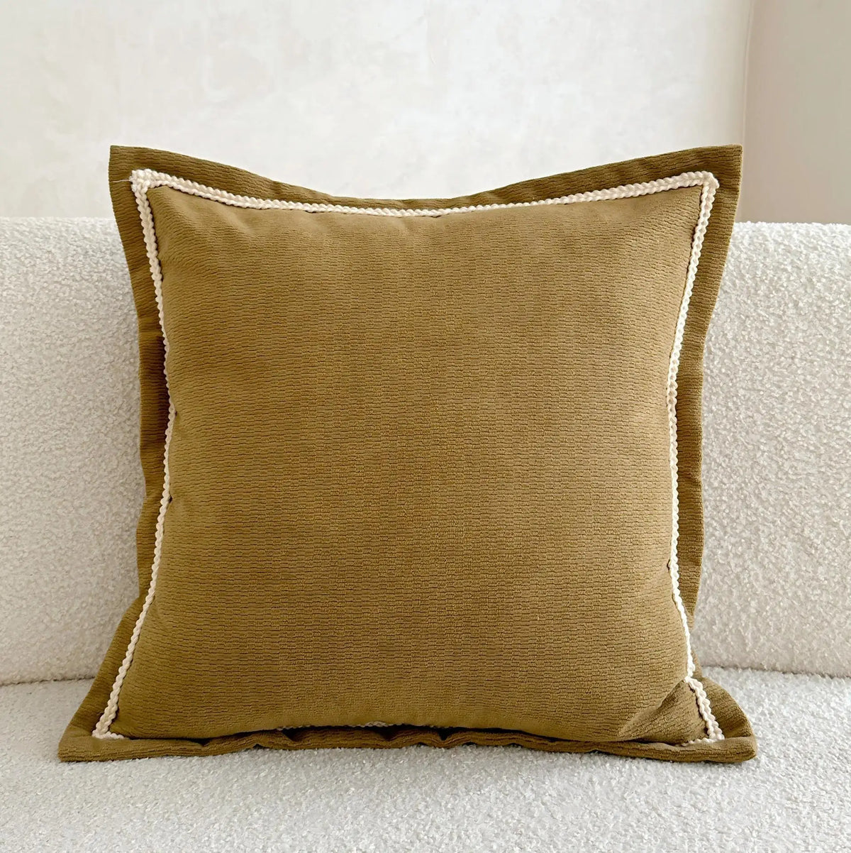 housse coussin décoratif carré couleur marron doré orange texture veloutée bord festonné scandinave minimaliste