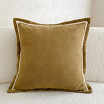 housse coussin décoratif carré couleur marron doré orange texture veloutée bord festonné scandinave minimaliste