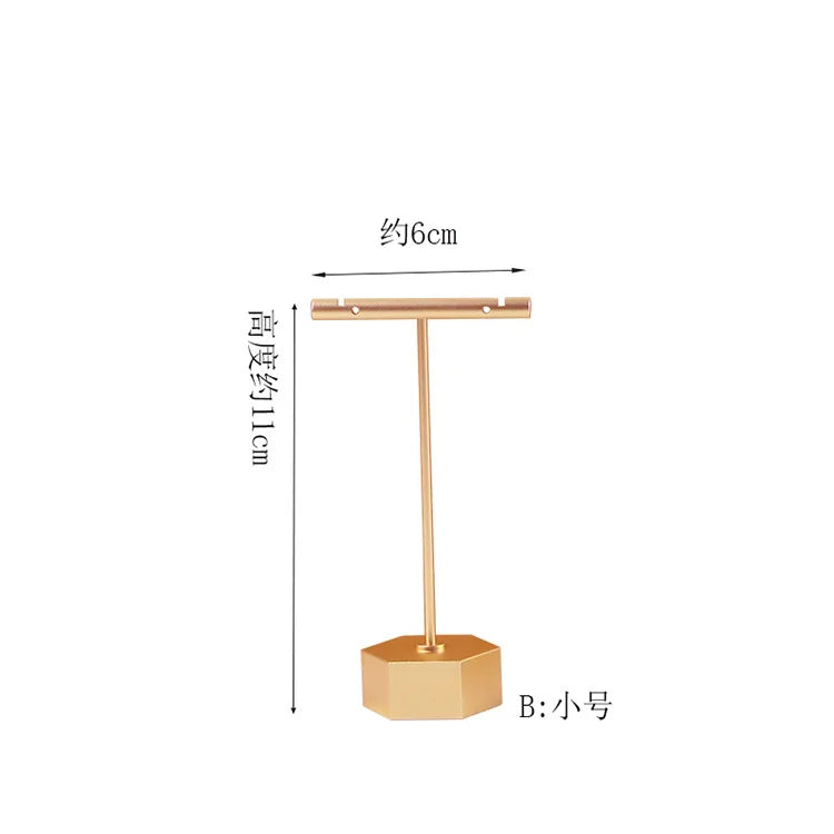 présentoir bijoux métal or mat texture brossée moderne élégant base conique supports différents tailles
