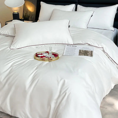 Parure de lit blanche 4 pièces sur lit double