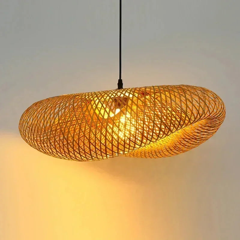 lampe suspendue tressée bambou moderne naturelle chaîne noire salon chambre vintage éclairage bois artisanal