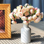 décoration intérieure moderne bouquet fleurs artificielles rose clair blanc violet