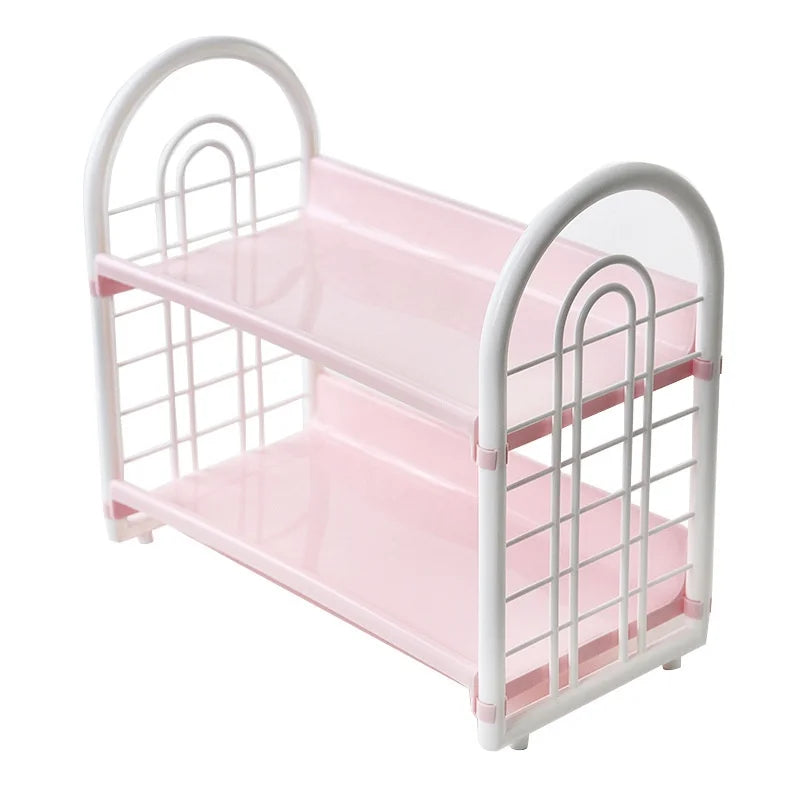 étagère deux niveaux moderne minimaliste beige rose noir horloge couteau ciseaux pot rubans adhésifs