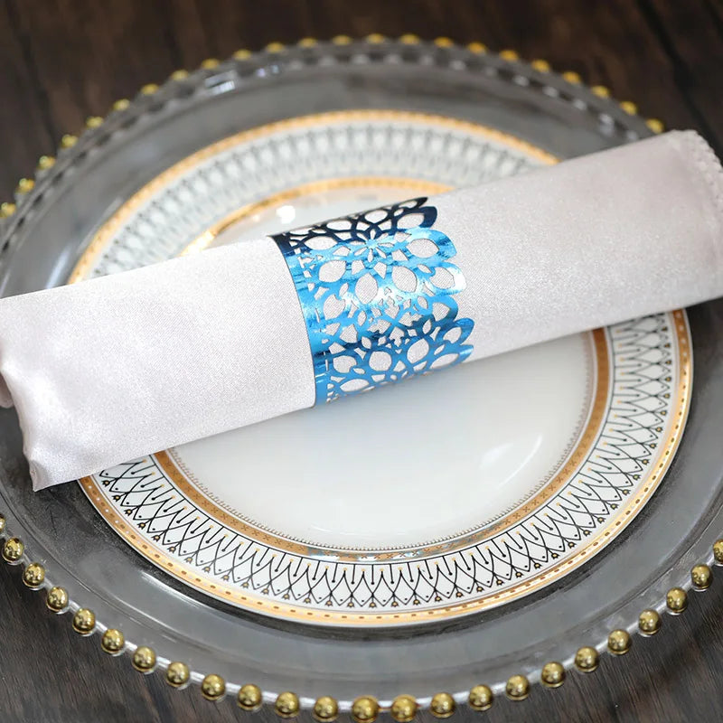 serviettes pliées motif géométrique clips métalliques mariage anniversaire décoration table vert blanc bleu jaune