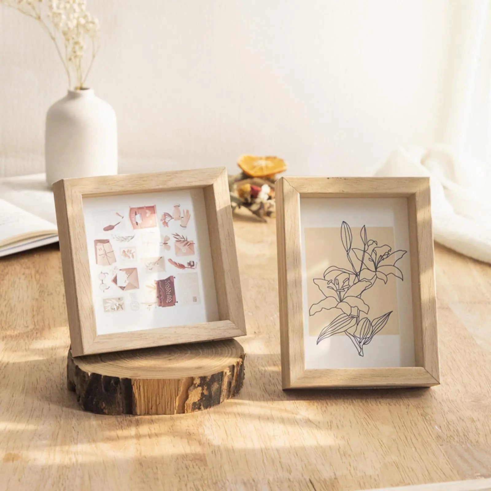 Cadre photo rectangulaire en bois dans un salon décoré