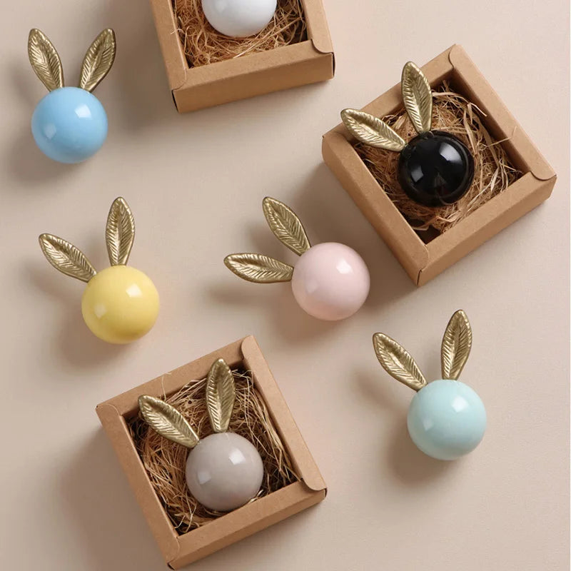 boutons meuble céramique moderne oreilles lapin blanc rose bleu jaune décoration adhésif