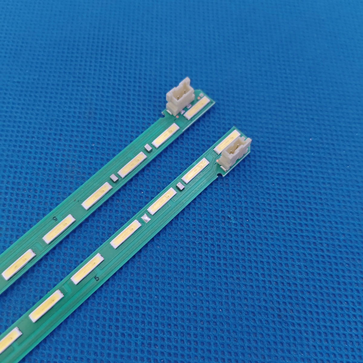 ruban led blanc vert ligne continue points espacés moderne connecteur souder flux lumineux lumiere