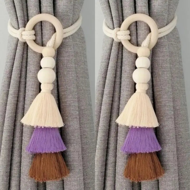 boucles rideau bois pompons tissus beiges marrons boho chic anneaux décoration maison