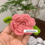 fleurs crochet rose bleu violet vert texture main fleur feuilles patchwork bricolage appliques