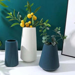 vases décoratifs modernes rayures verticales bleu blanc rose vert pastel minimaliste