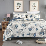 Détail du tissu matelassé et imprimé du couvre-lit
