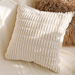 housse coussin décorative motif floral beige marron texture douce canapé lit salon moderne élégant
