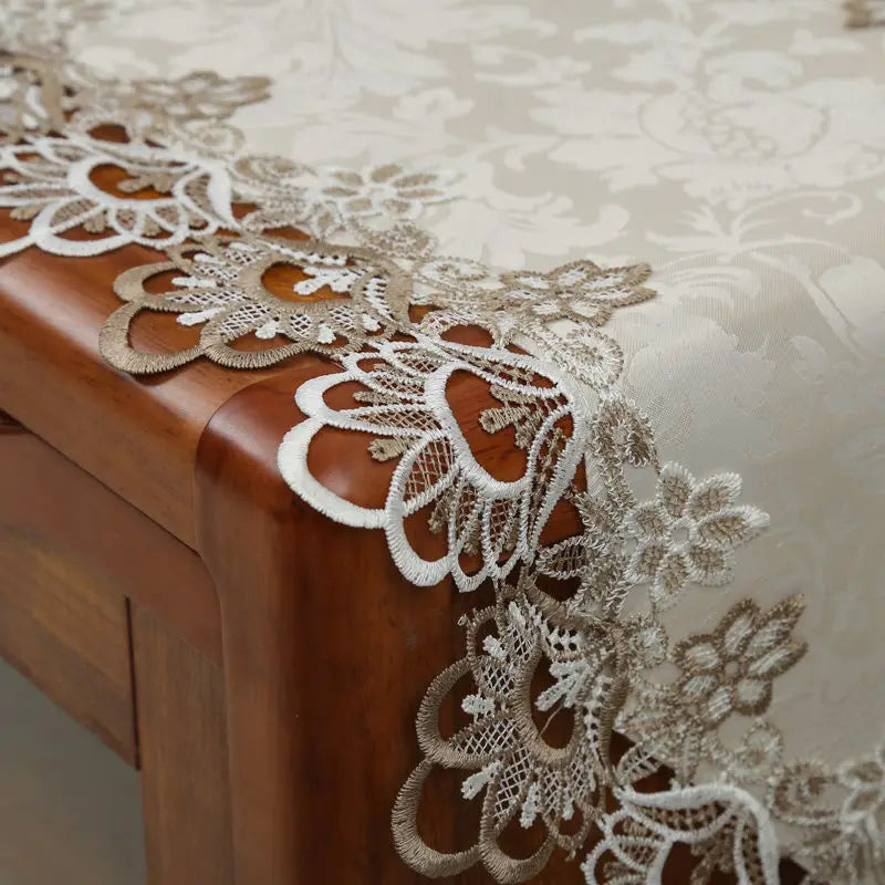 chinois artisanal brodé fleur polyester blanc beige classique élégant pompon table maison