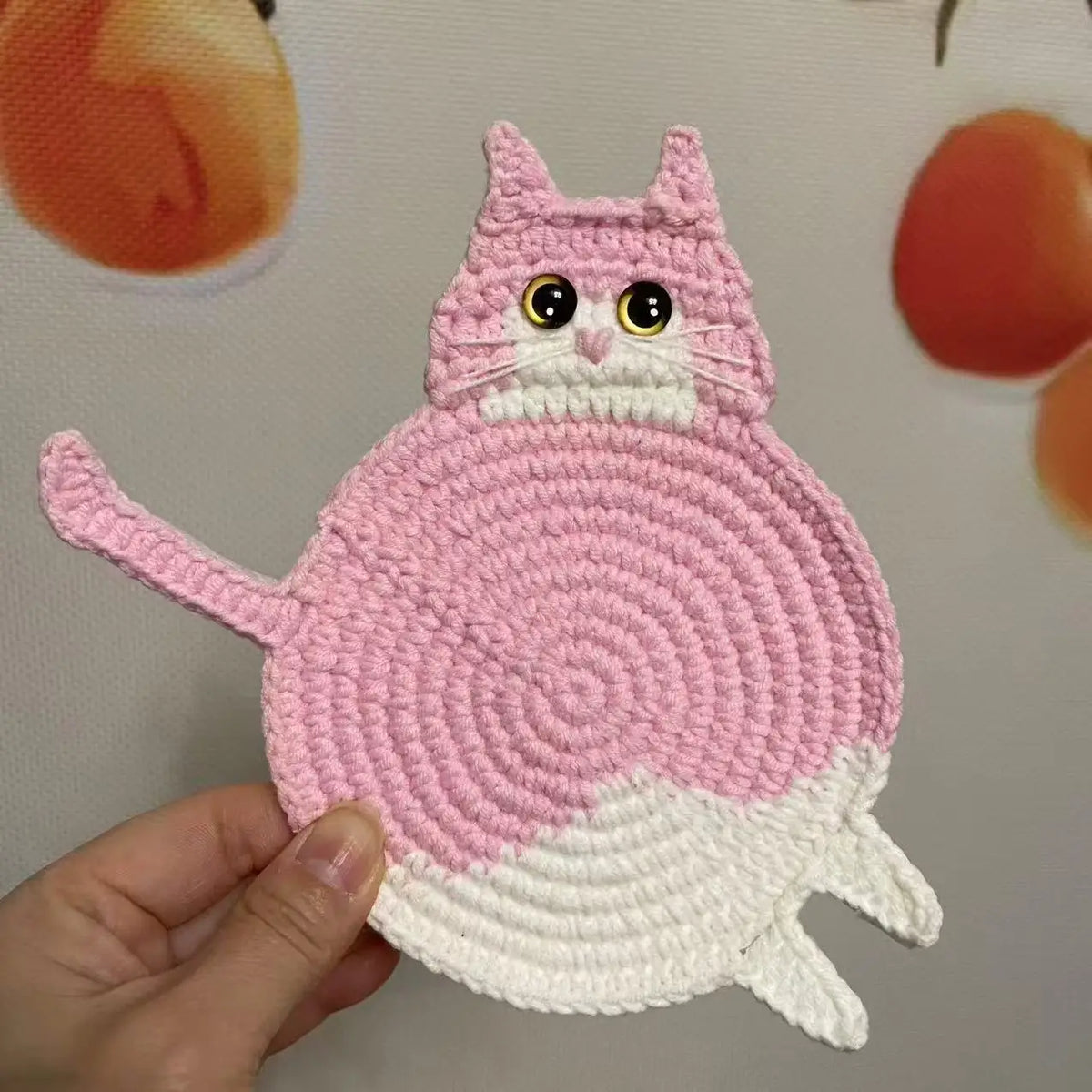 coussin crocheté visage chat noir gris rose jaune artisanal main decoration table cadeau mignon
