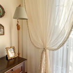 rideau beige clair rayures fines translucide classique rubans dorés pompons chambre salon