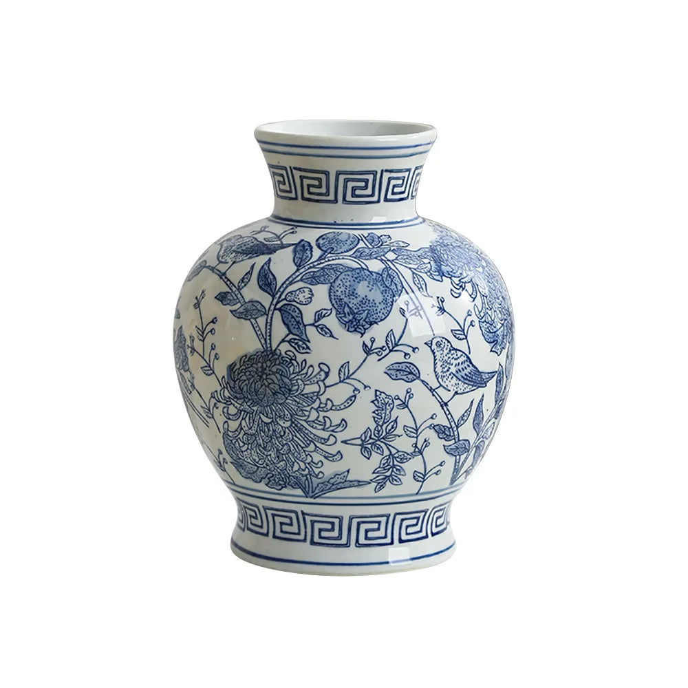 vase porcelaine chinois blanc bleu fleurs feuilles oiseaux géométrique classique floral table decoration