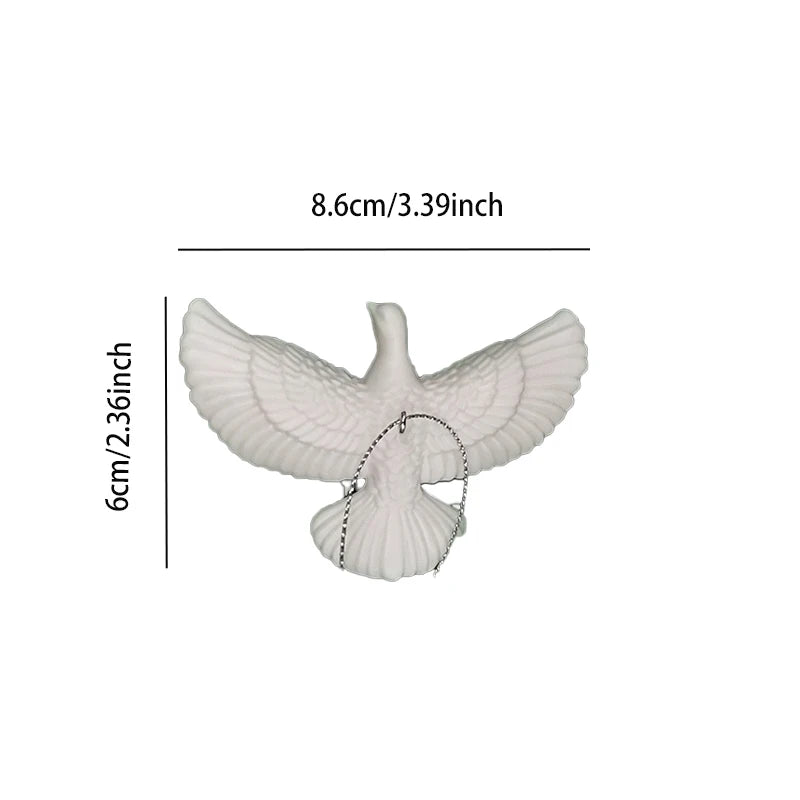 ornement oiseau céramique blanc plumes détaillées réaliste chaîne métallique suspension décoration intérieure erotique couple