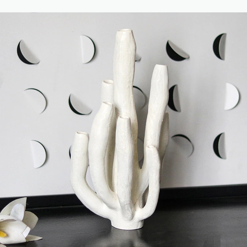 sculpture décorative abstraite organique blanche texturée rainures verticales moderne ornement chambre