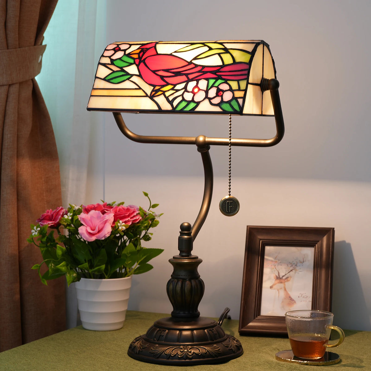 lampe table tiffany oiseau stylisé bronze rouge verte blanche verte verre teinté cordon interrupteur