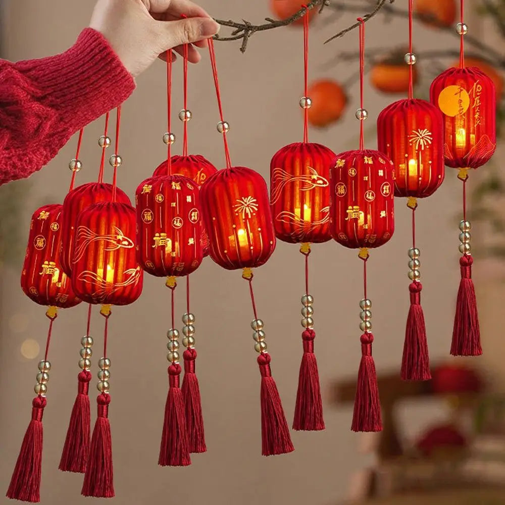 lanterne traditionnelle rouge poissons dorés éclatants pompon cordelette mariage anniversaire noël