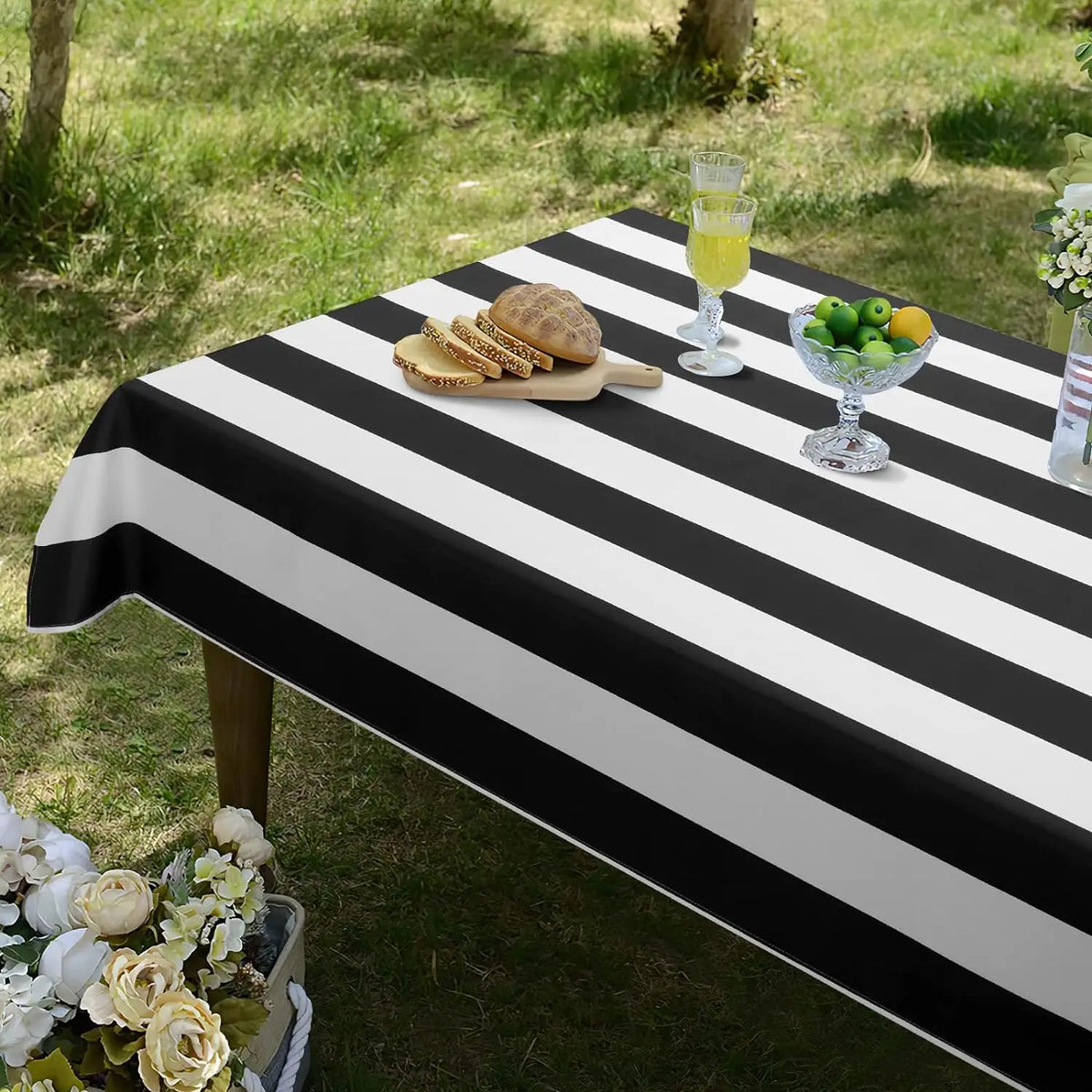 nappe noire blanche rayures moderne polyestère réutilisable table manger décoration cuisine festive