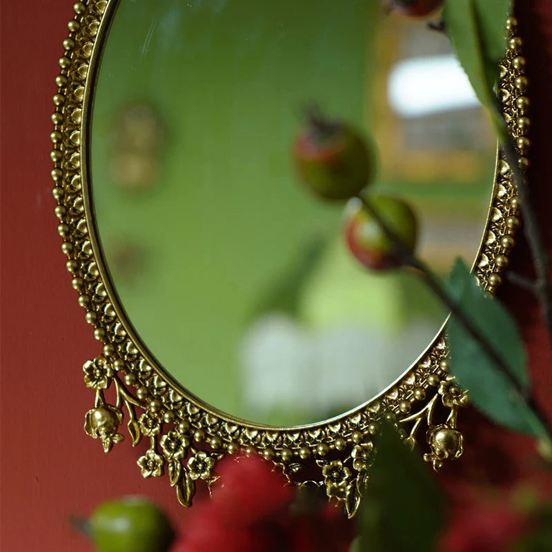 miroir ovale doré orné fleurs vintage baroque chambre coucher décoration murale
