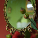 miroir ovale doré orné fleurs vintage baroque chambre coucher décoration murale