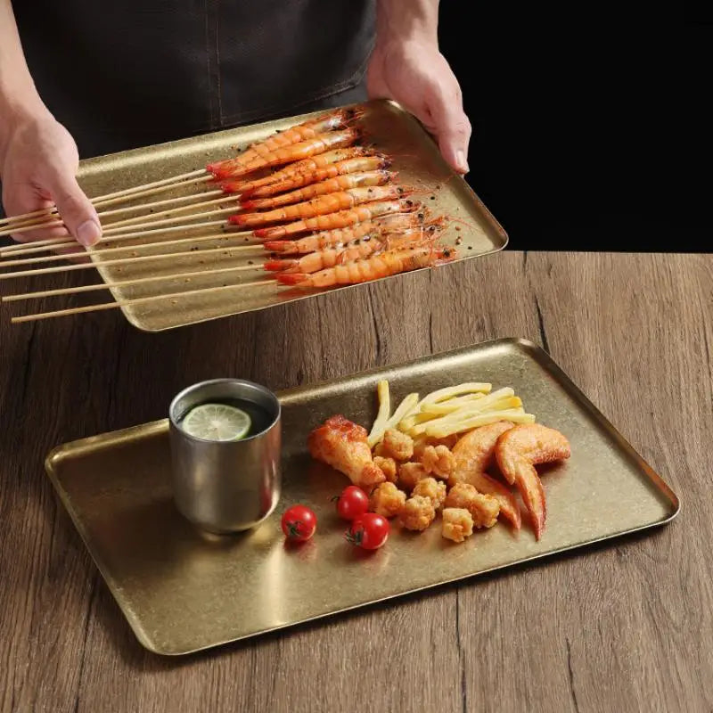 assiettes dorées modernes brillantes métal minimaliste grandes petites