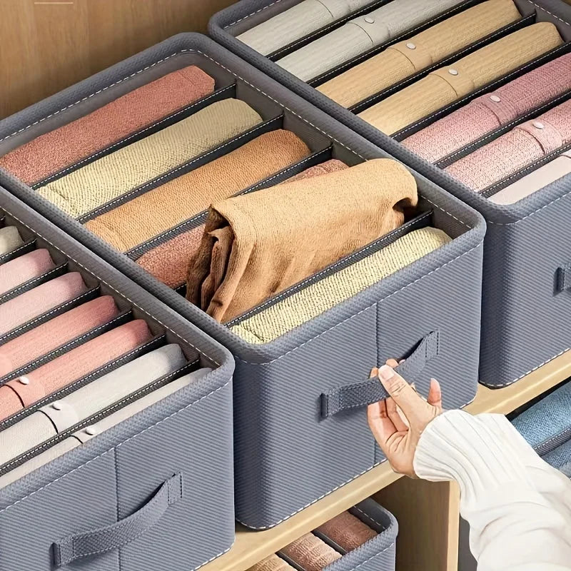 Boîte de rangement tissu noire pliée pour montrer sa praticité