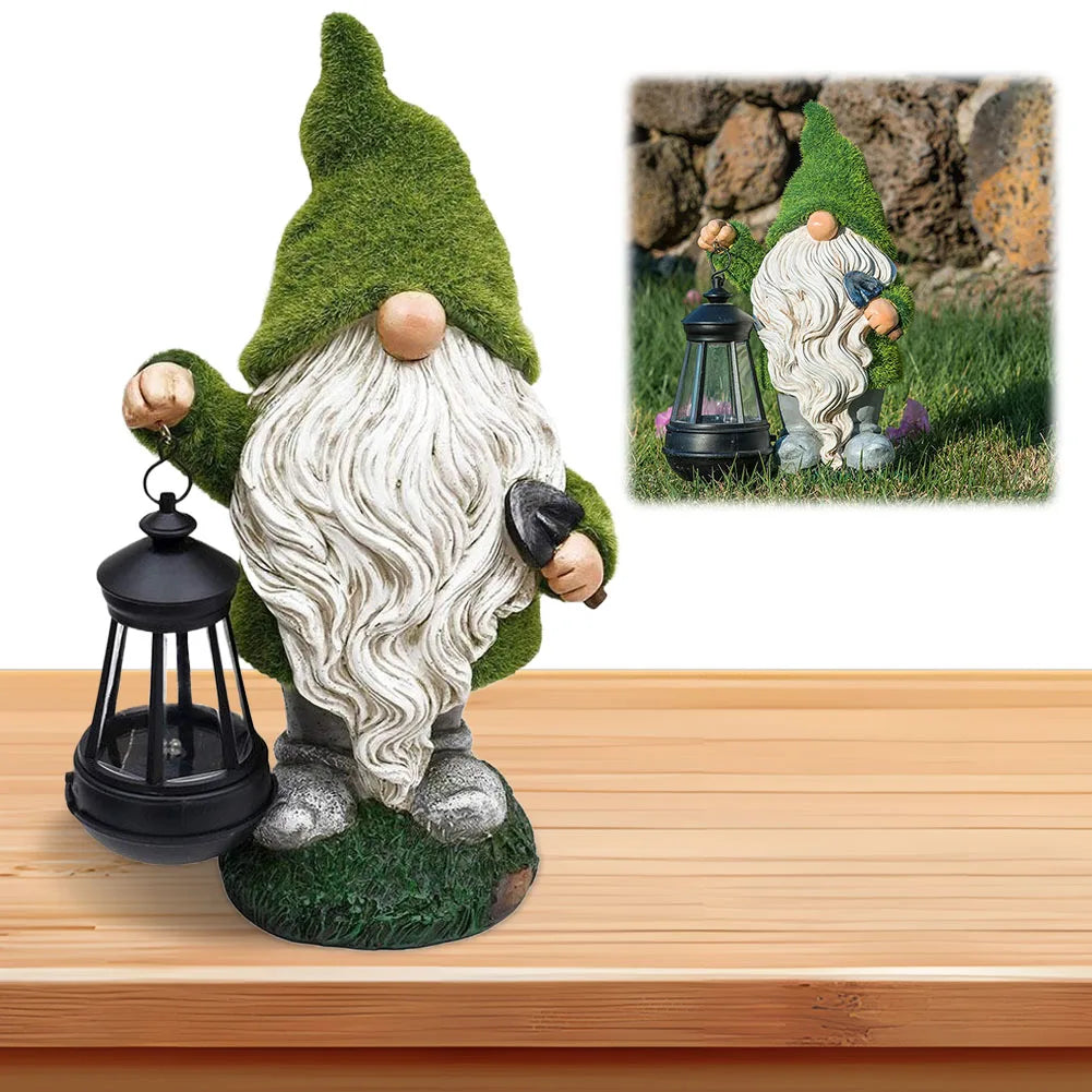 statue gnome decoratif jardin resine vert blanc marron lanterne hache texture mousse rustiqueextérieur